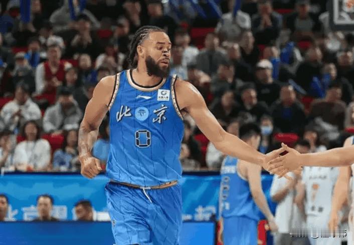 还可以更好！许利民谈麦基：

“麦基现在还没发挥百分百的状态。”

“因为还没碰