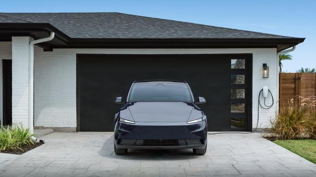 6 月 7 日消息，特斯拉对北美地区 Model Y 两款入门版本 —— 后驱版
