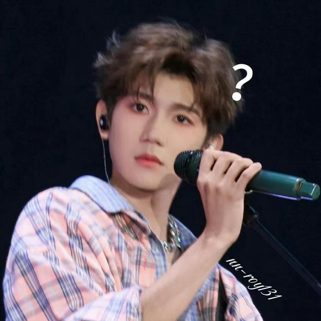 王源在外面舞台上光芒四射、反应敏捷，结果遇到粉丝集体“脱掉”的呐喊，瞬间切换成“