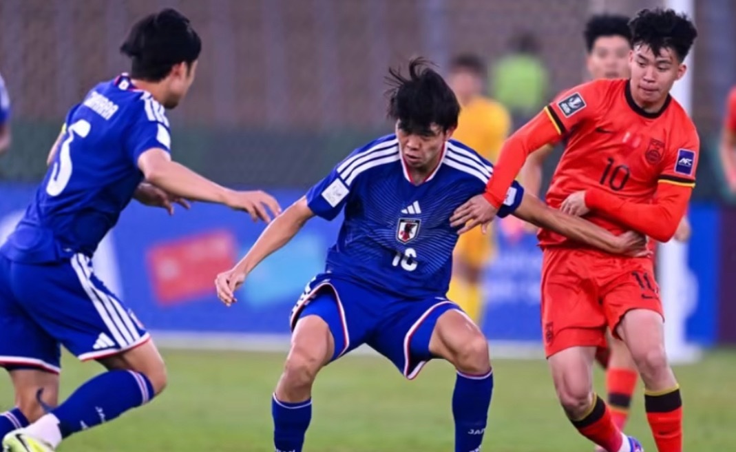 2026年U23亚洲杯决赛半场战罢，中国U23队在吉达体育场暂0-2落后日本U2