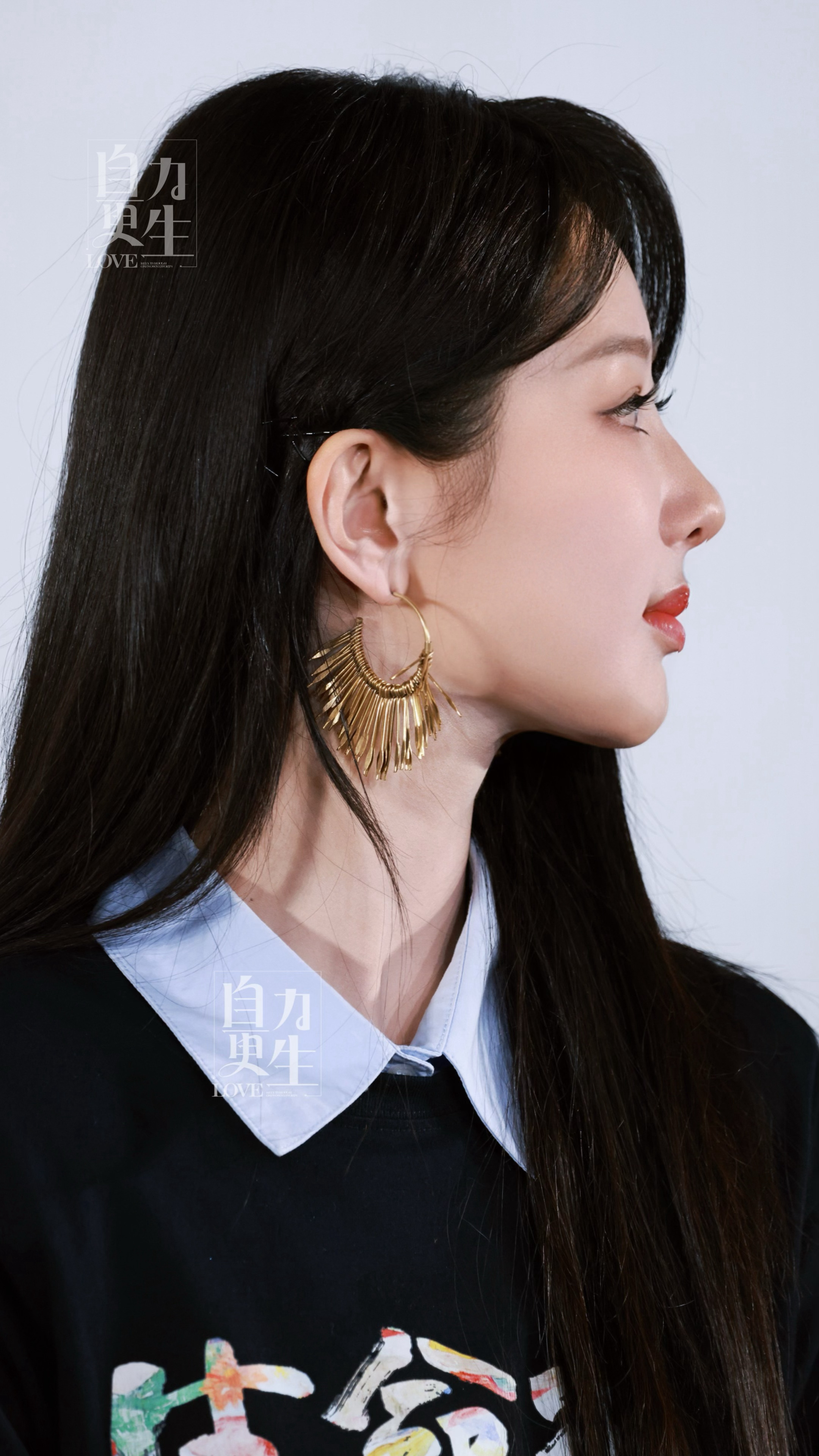 杨紫突然笑的这一下好明媚 第一次尝试发live图，姐宝撩头发真的是撩到我的心扉上