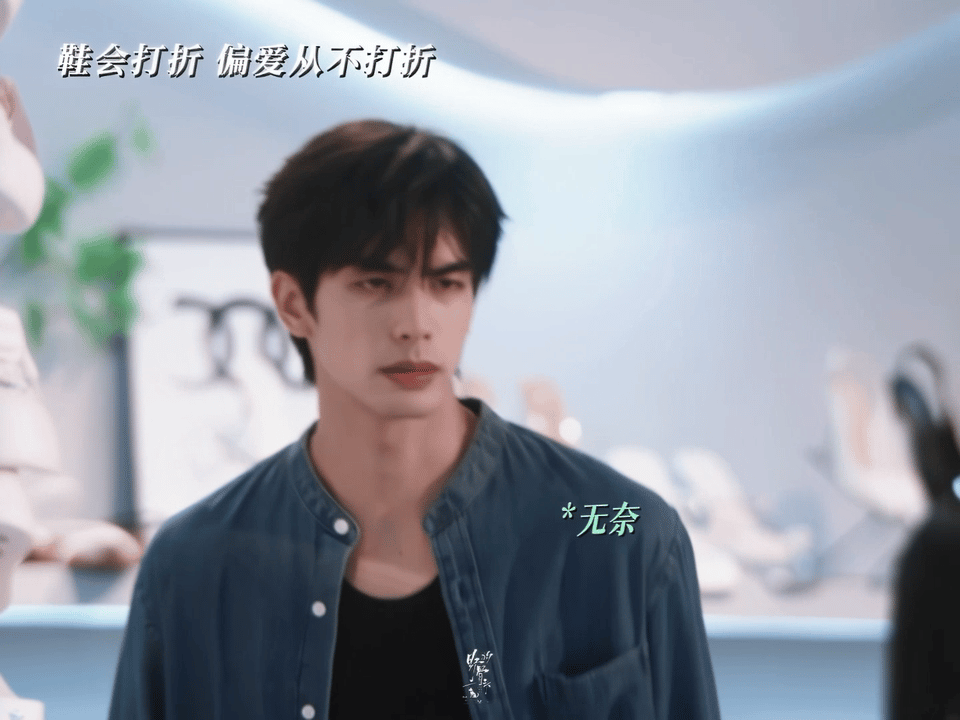 陈都灵亲自给张婧仪宋威龙送花陈都灵给张婧仪宋威龙送花 有人拍到陈都灵来送花了，抱