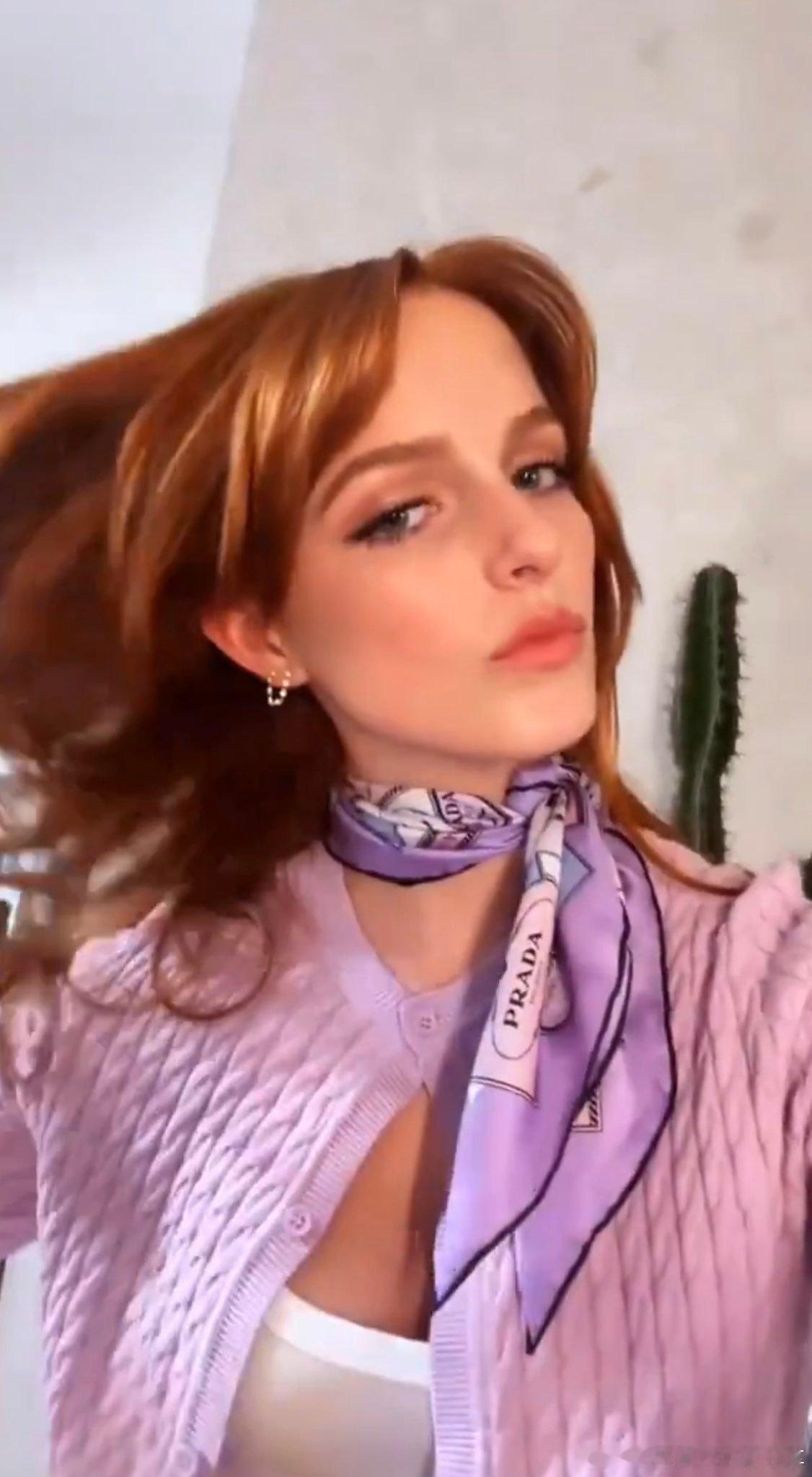 亿万同人字幕组  麦肯娜·格蕾丝在真人版《史酷比杜》系列中饰演达芙妮。即将登陆N