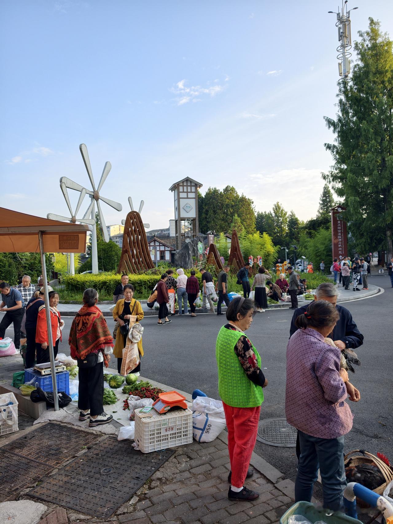 8月18日，早上7点半，凉快的黄水只有20来度。
  黄水街上，人们默默穿上了厚