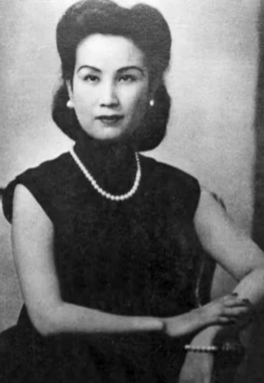 1935年，孙中山之子孙科盯着一个离异带娃的女人挪不开眼，面对孙科的求婚女人没谢