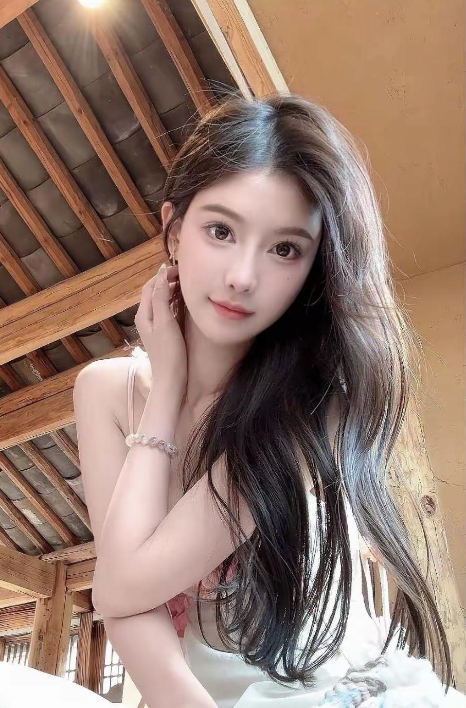 清纯甜美的样子漂亮吗漂亮，这样的女孩最漂亮，漂亮又可爱。