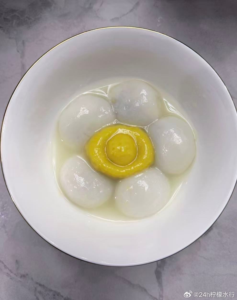 田栩宁晒金元宝元宵田栩宁 猜猜这汤圆是什么馅的？💛💛💛是我，为你沦陷～ 是