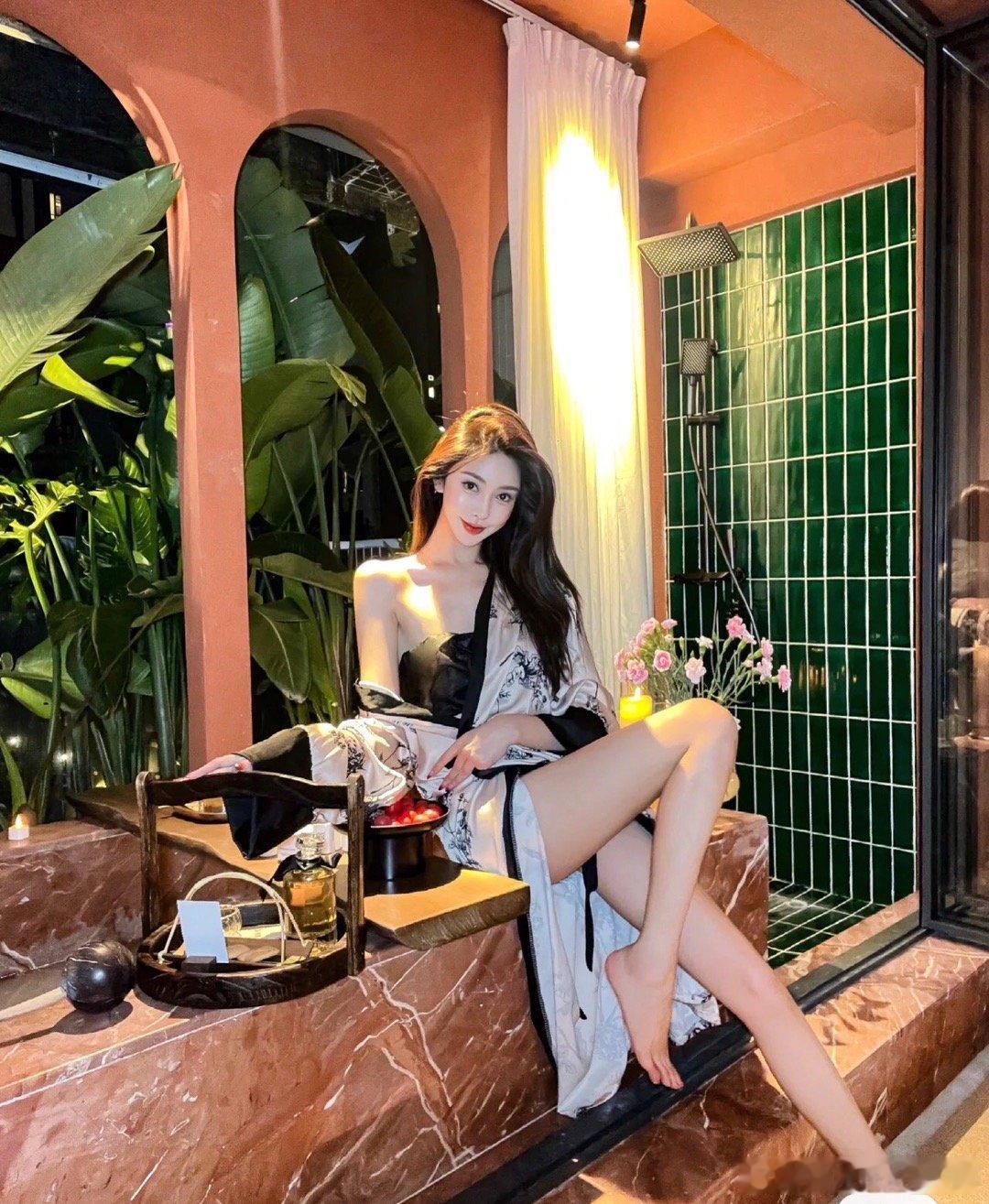 12月27日上午，A股市场午盘加速回暖，盘面上看，军工装备、农业、电网设备等概念