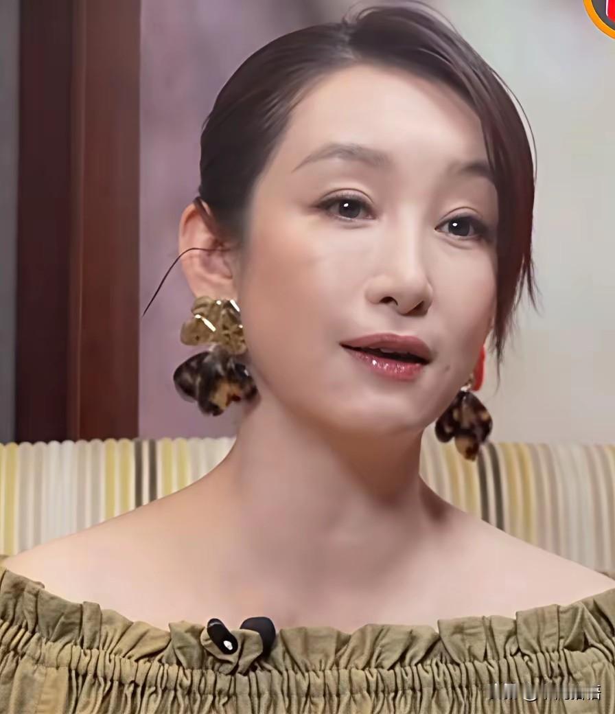 秦海璐说了一句实话
让人醍醐灌顶
她说，主角的花彩香其实就是人生的一个缩影，易青