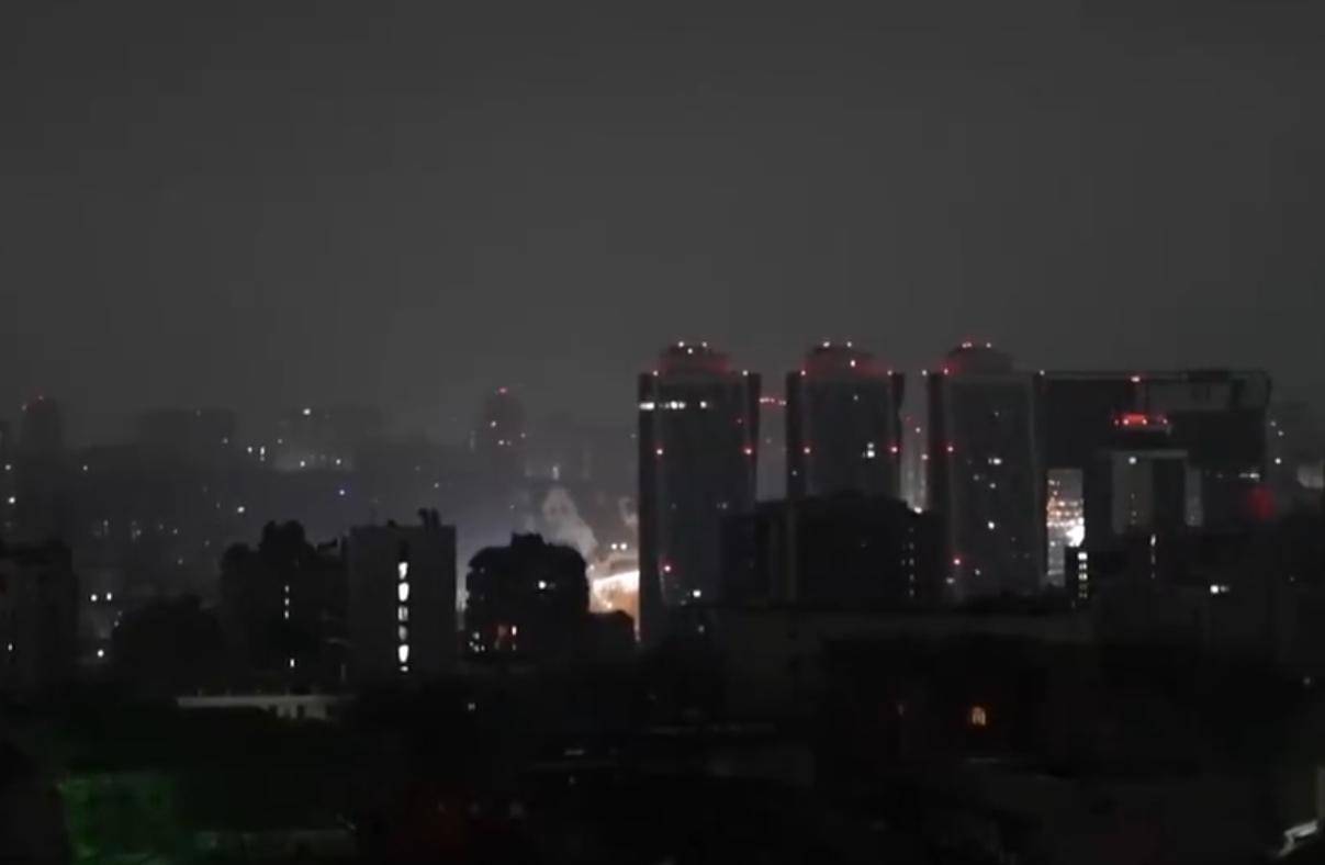 乌挨炸常态化
当地时间2月26日，乌克兰总统泽连斯基称，俄军昨夜至今晨对乌克兰发