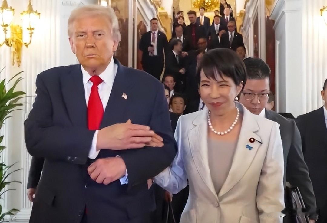 日本首相创新“肢体外交”

日本女首相高市早苗。上任伊始，就遇上重大外交活动。也