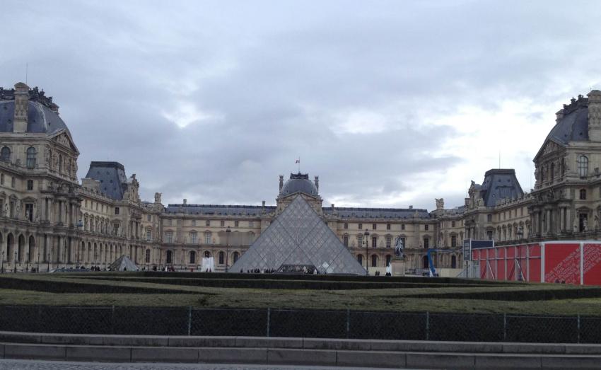 卢浮宫馆长辞职被拒 [doge]已经丢了，也背上锅了，下一个来还得接手烂摊子，不