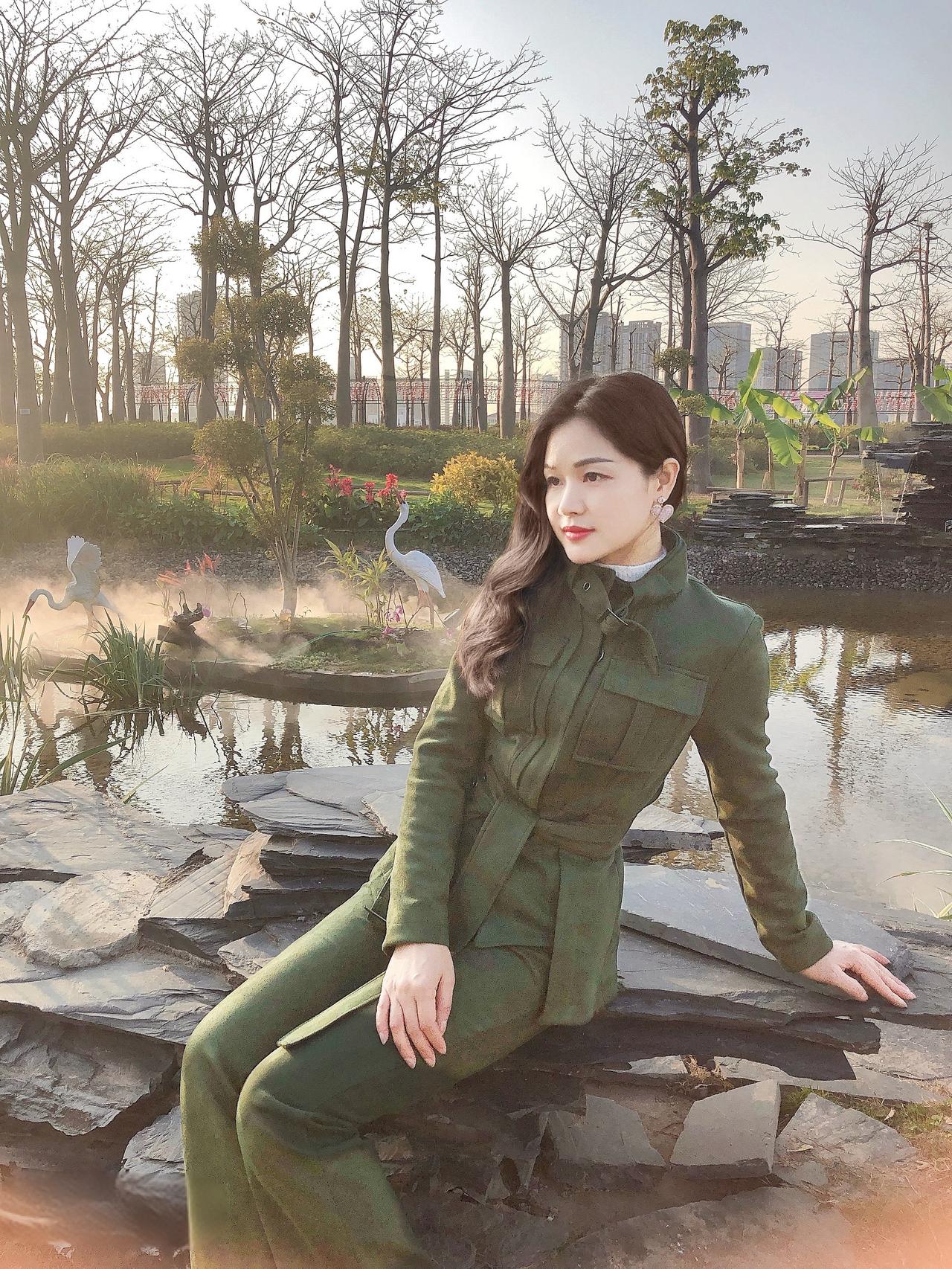 随着年龄的变化，不再渴望喧嚣，而是习惯了独处时的那份清闲与自在。