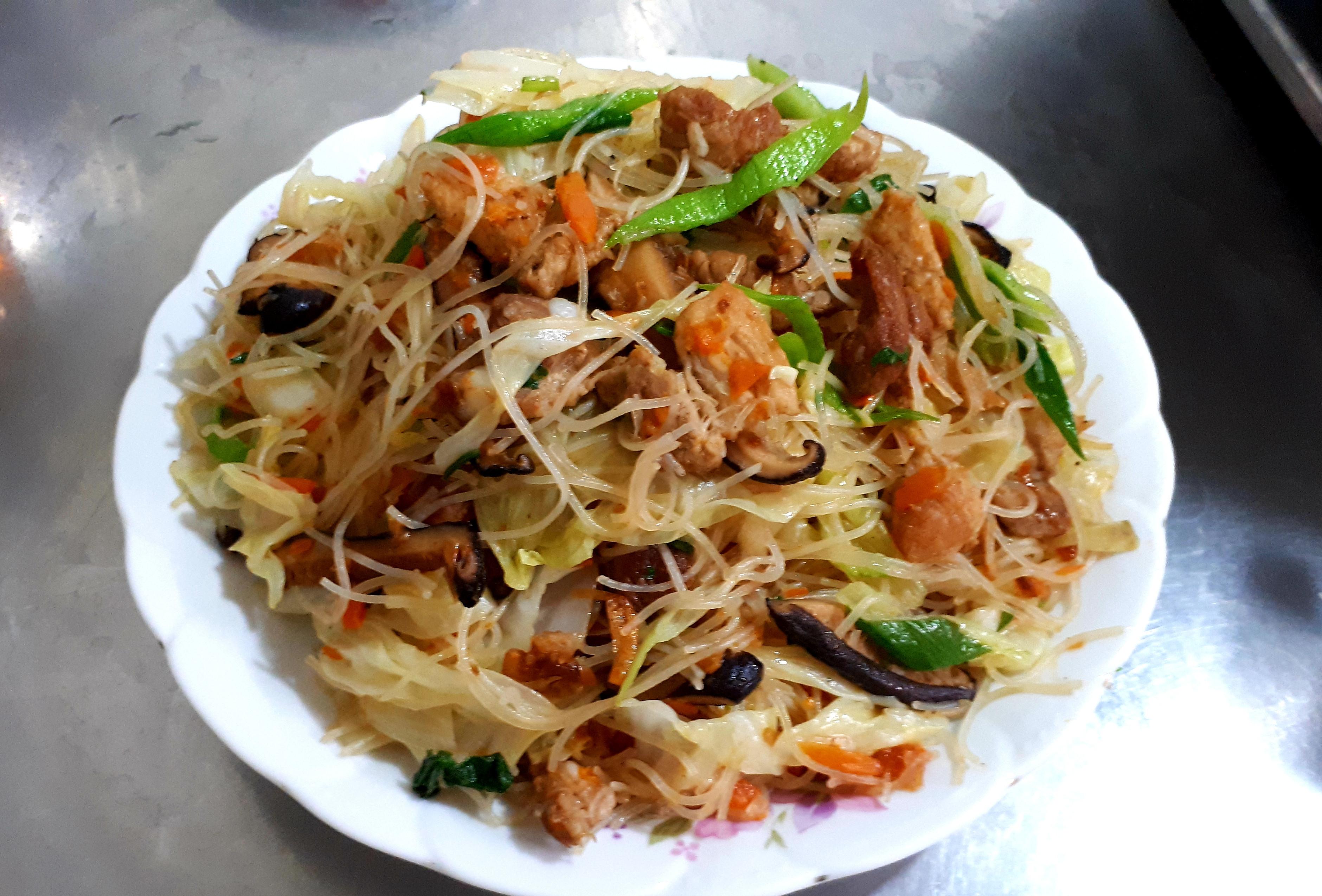 炒粉放雞精是不對的。做菜不能如此隨便的。#蔡徐坤回應##蔡徐坤 照片不是我##汪