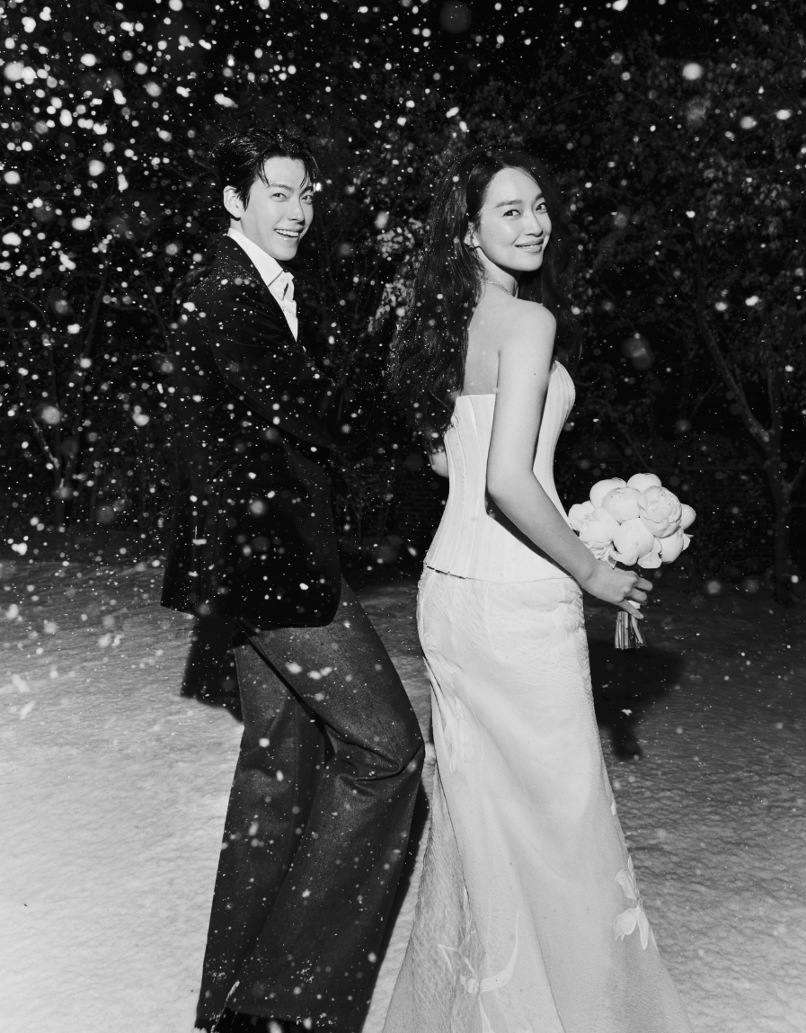 金宇彬申敏儿婚纱照公开申敏儿金宇彬婚纱照 好养眼的一对！！ 