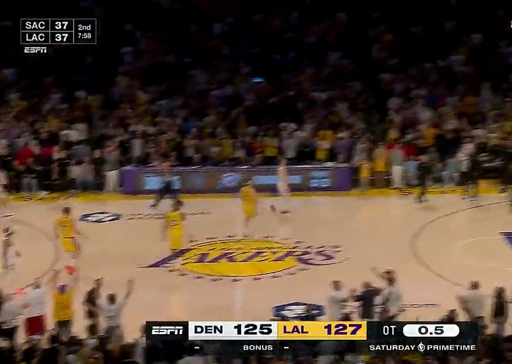 东契奇单打后撤步绝杀，无敌了，这场球太好看了。 