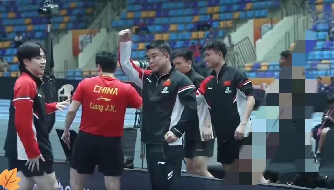 一觉醒来，国乒男团火火火火火，
全国人民都知道了！在0-2落后日本队的情况下，打