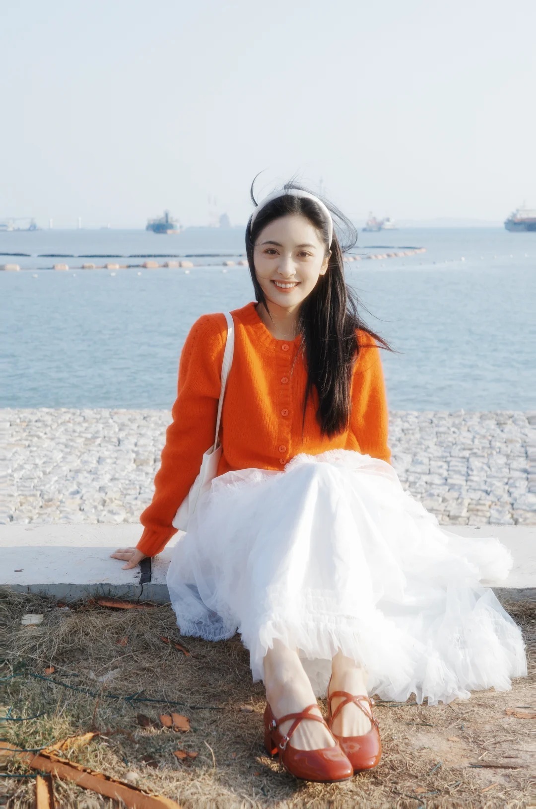 沈月这组图完全女文青即视感，可清冷又像春天般明媚