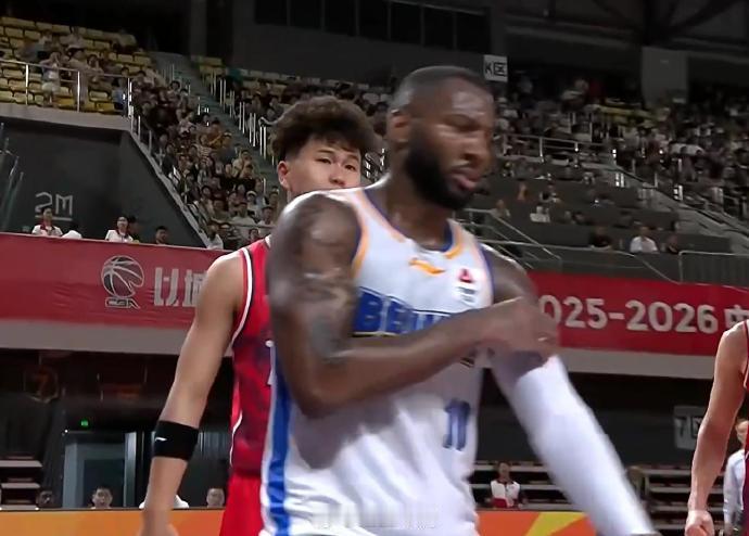 杰曼陈盈骏各打半场好球，北汽男篮战胜广州男篮
 
8日晚，北汽男篮在客场以103