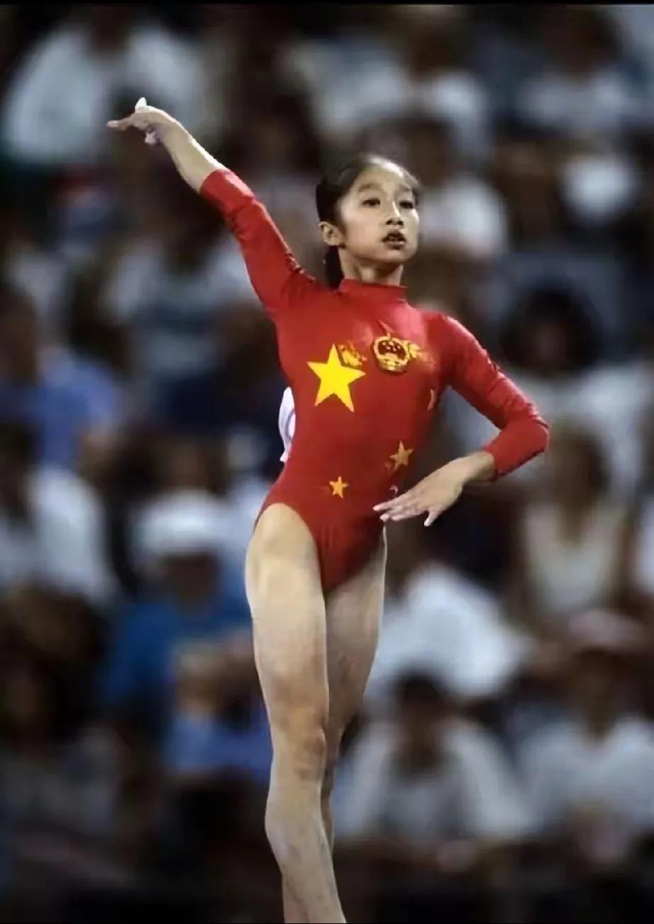 16岁带病夺冠，陆莉书写体操传奇！她自幼展现体操天赋，却历经肝炎折磨、队友疏远等