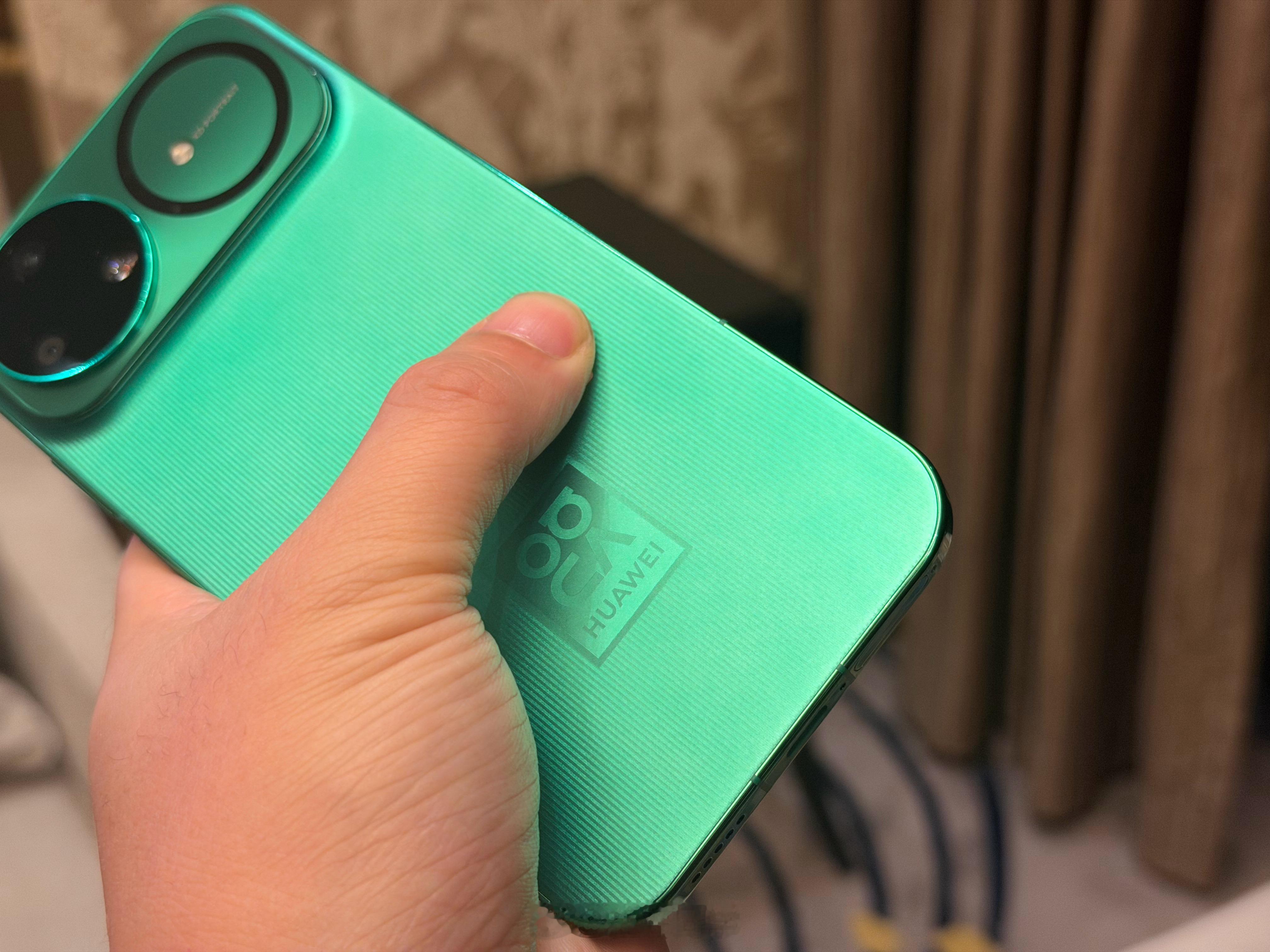 nova15 Ultra真机上手啦！！真的很薄 而且带感绿颜色很时尚nova15