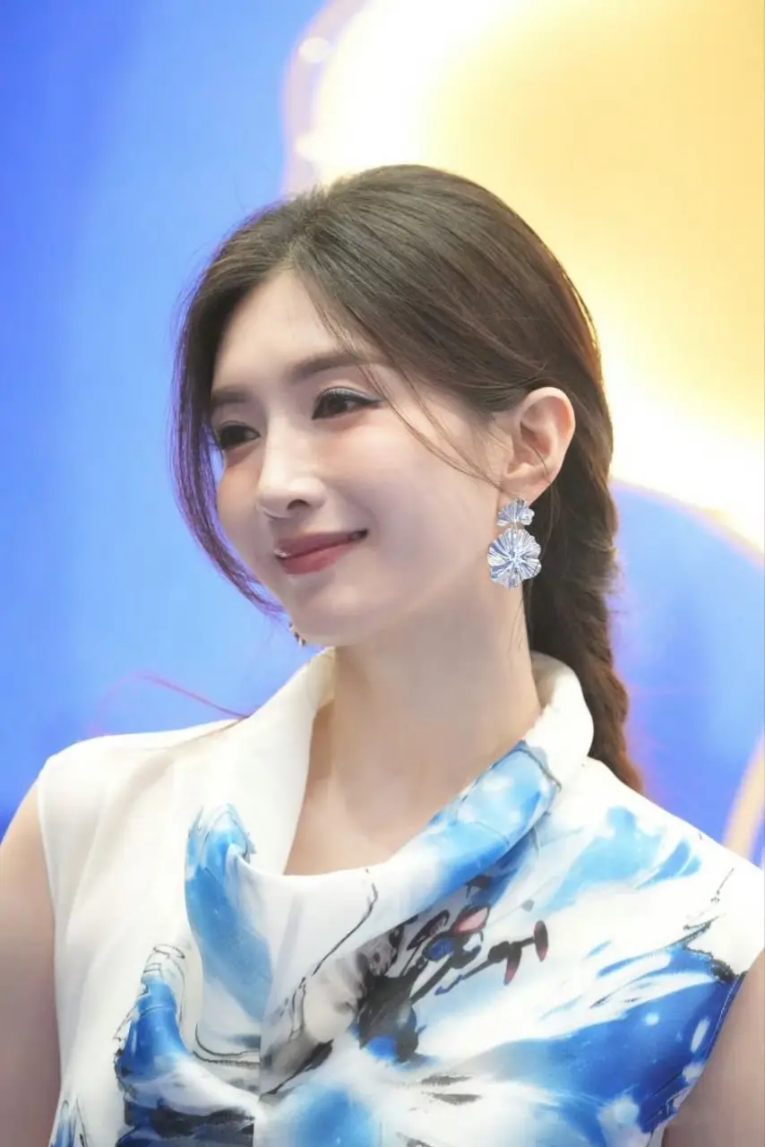江疏影。