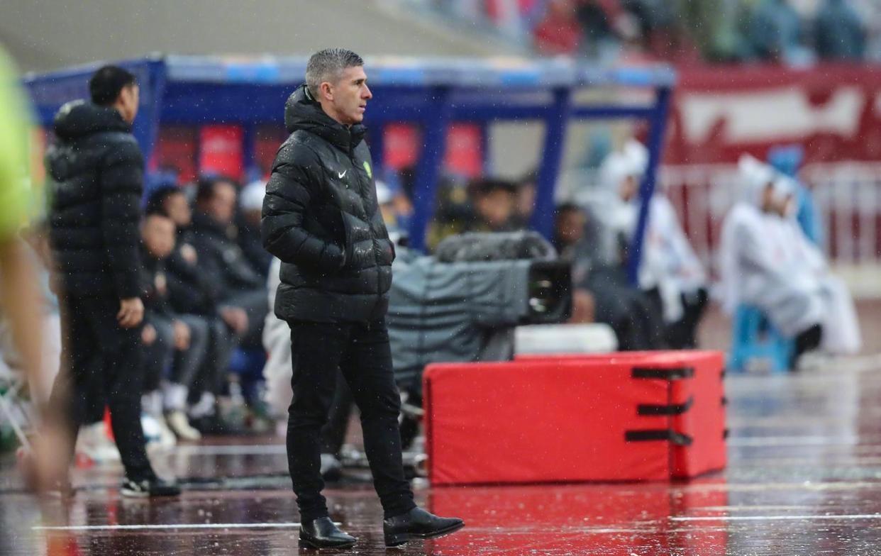 北京国安今年终于选对了主帅！如果上赛季就是蒙哥马利执教，相信海港夺冠机会不大！从