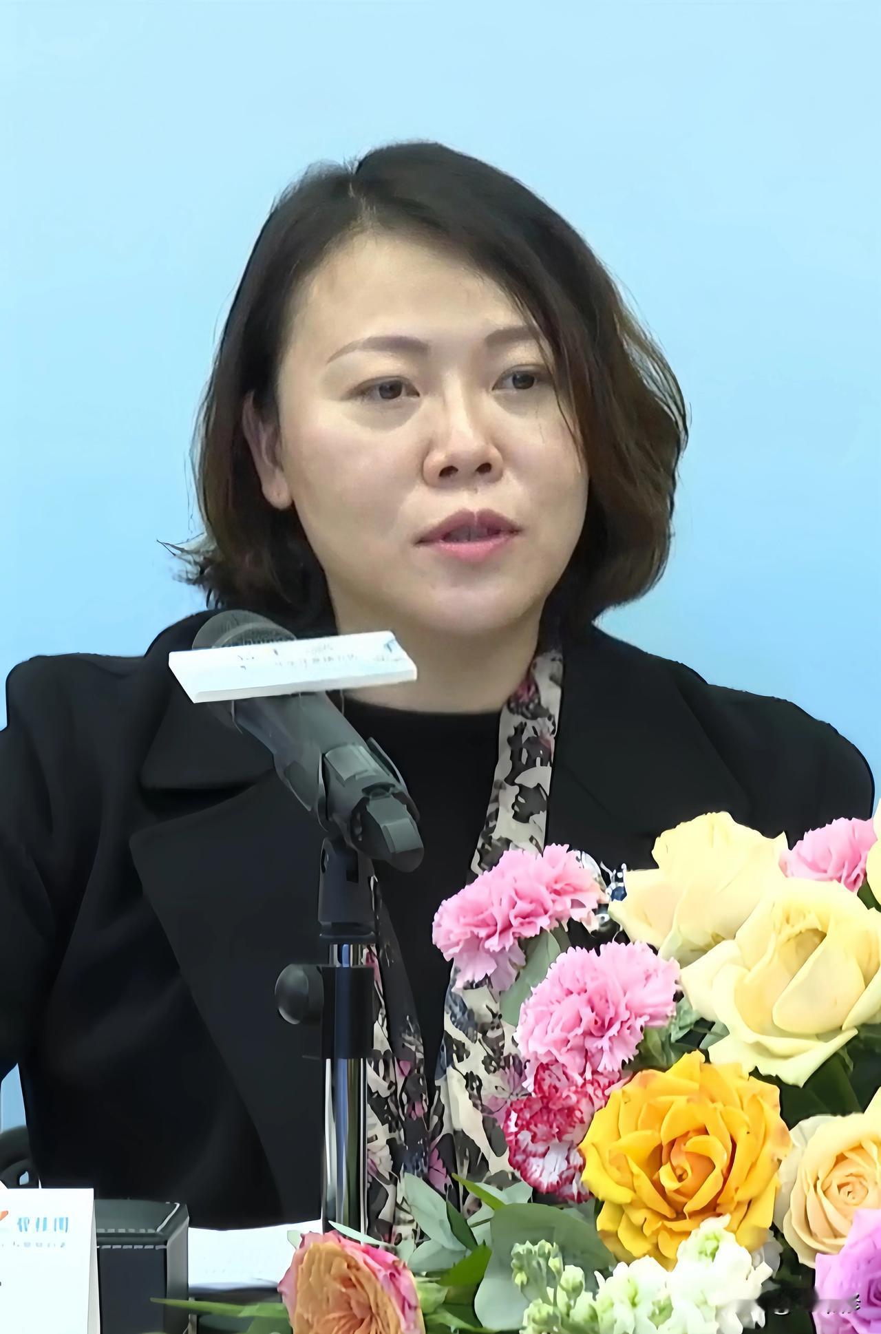 前几年，为什么大佬都喜欢搞房地产？看看这行业的操作流程就明白了！

第一步，这样