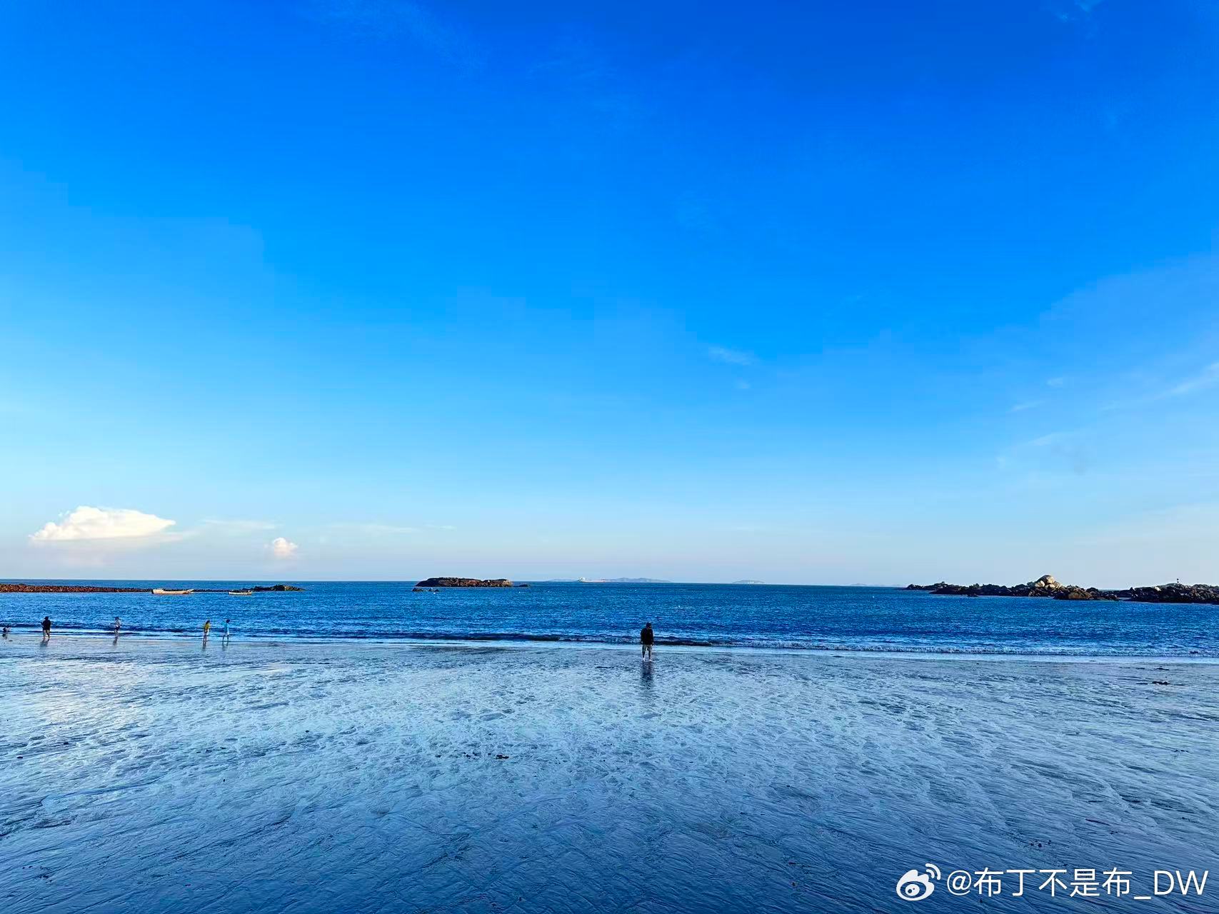简单的工作认真地做，平淡的生活精致地过；宠辱不惊处，闲看花开花落；去留无意间，随