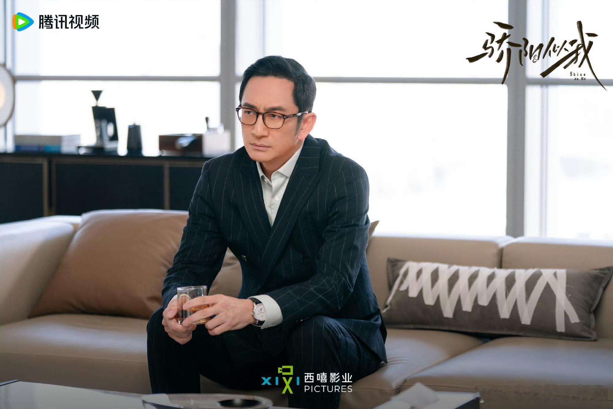 被骄阳似我从短剧拽回长剧骄阳似我剧情好看不拖沓，节奏舒服超对味，CP氛围甜到心巴