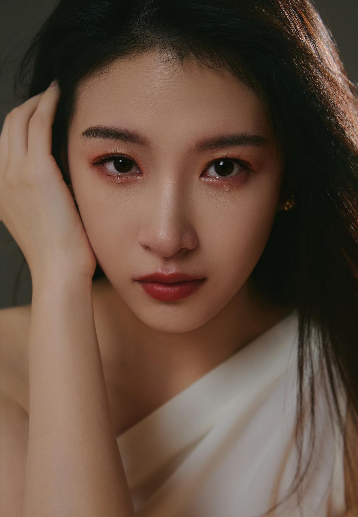 情到深处难自抑！