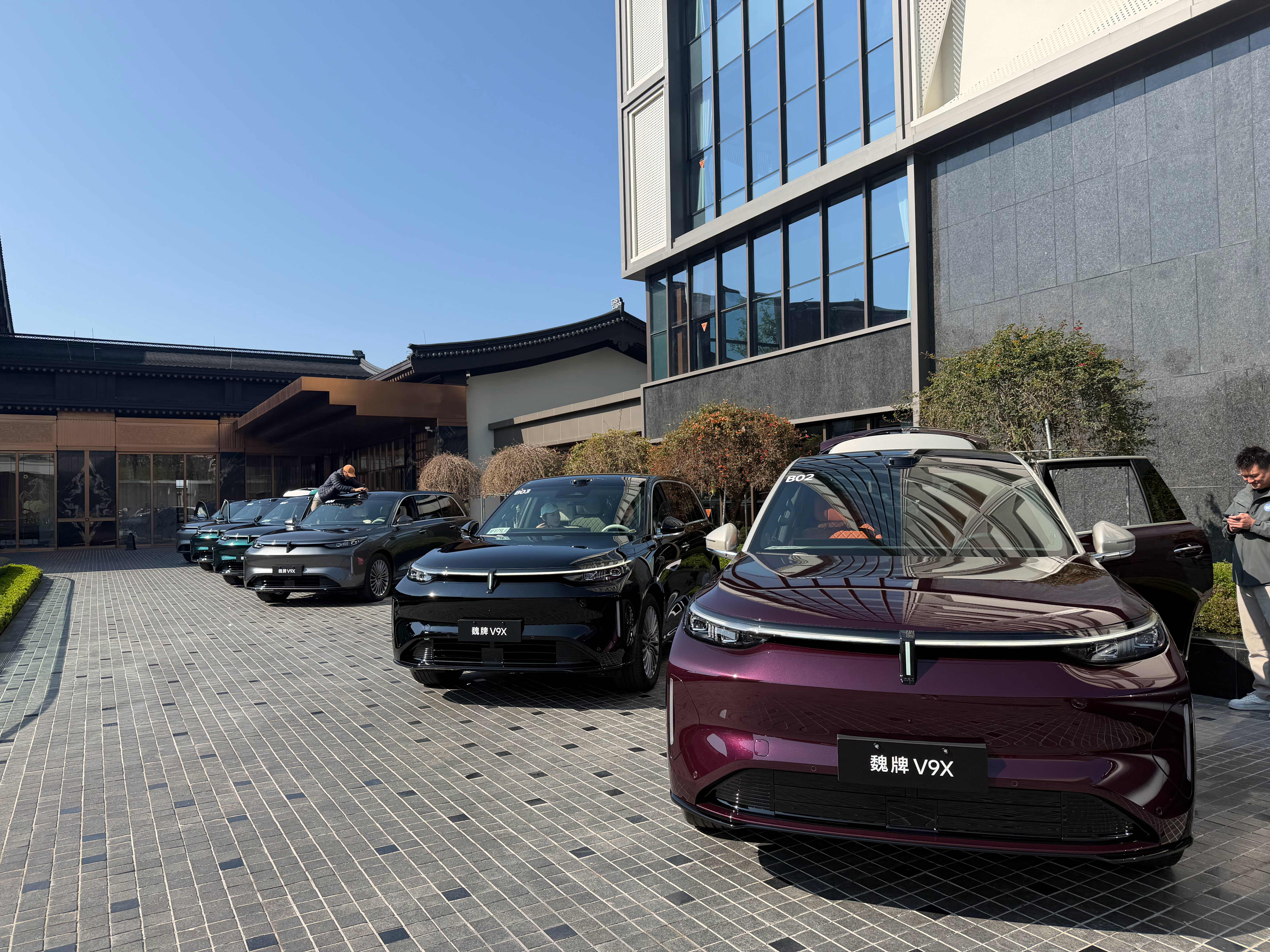 魏牌V9X试驾开始～我今天这台正好是所有颜色里最尊的双拼，紫阙鎏金午饭农家乐吃出