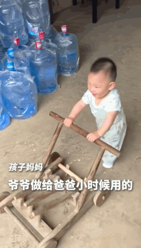 “这才是传家宝！”江西上饶，一位宝妈骄傲地在网上分享了一段视频，视频里的主角，就
