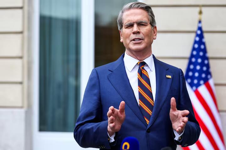 美国服软？或不再制裁1.4亿桶伊朗石油，还指责中国“不出口航空石油”。

谁能想