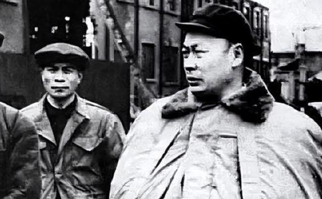1948年底，刘伯承和陈毅到达西柏坡。当晚，毛泽东就对陈毅说， 上海解放 了，你