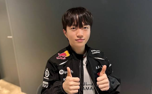 Keria：对阵软辅时选输出型英雄更好 我有自信选这些辅助能带领比赛