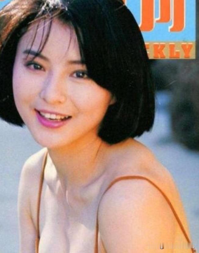 一天，李赛凤和干儿子发生了暧昧关系，这时原本出差的丈夫突然回来了，李赛凤拉着丈夫