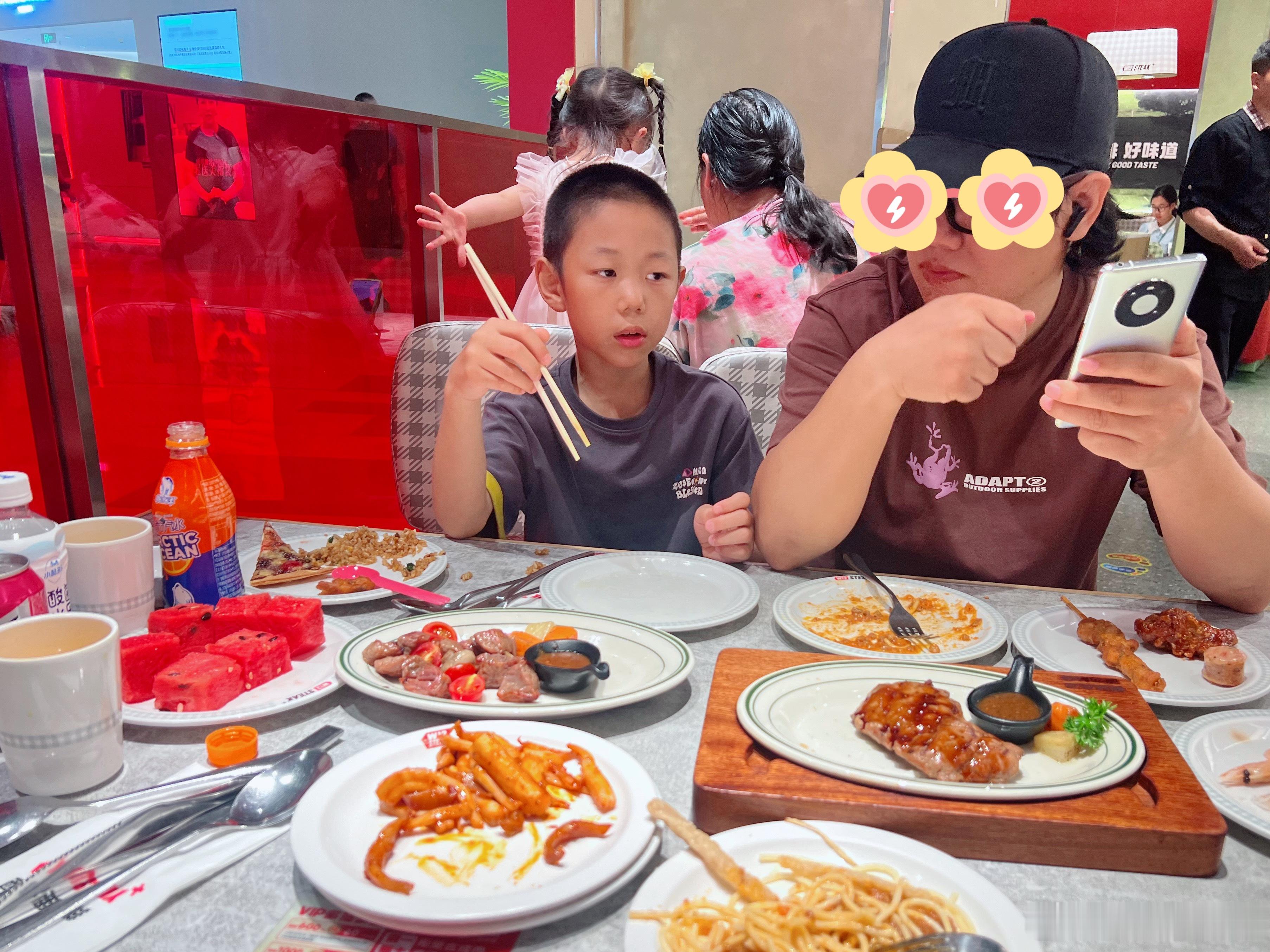 六一儿童节快乐🎉简简单单快乐加倍礼物周末就收到了今天没想到学校放了半天假晚上他