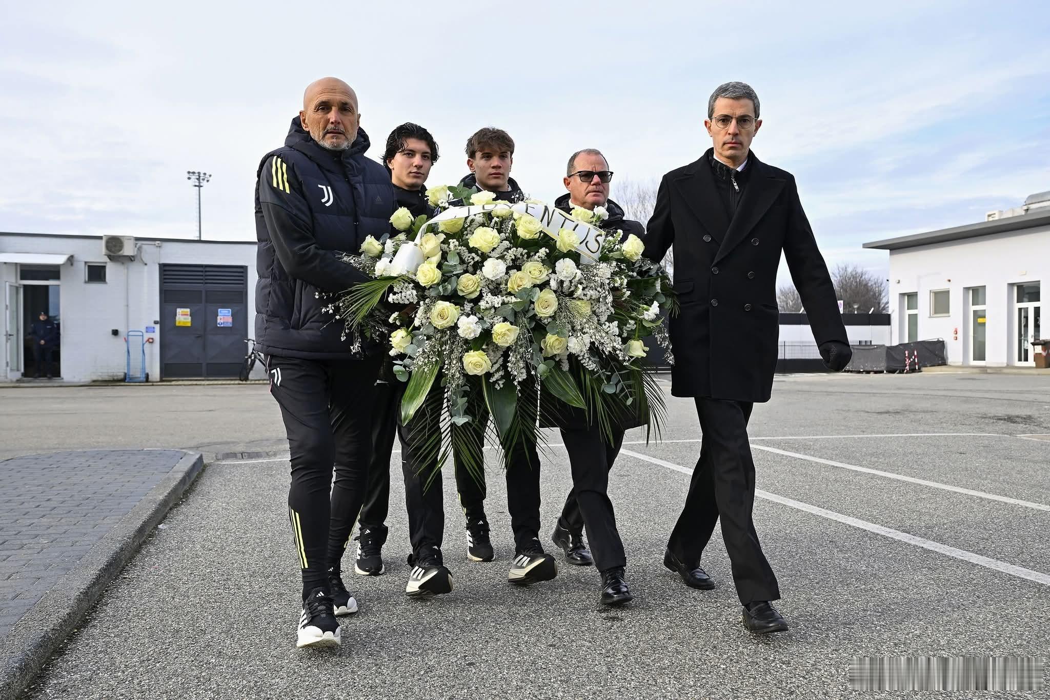 昨日下午，恩情主教练斯帕莱蒂与球队经理法布里斯专程从孔蒂纳萨训练基地出发，驱车3