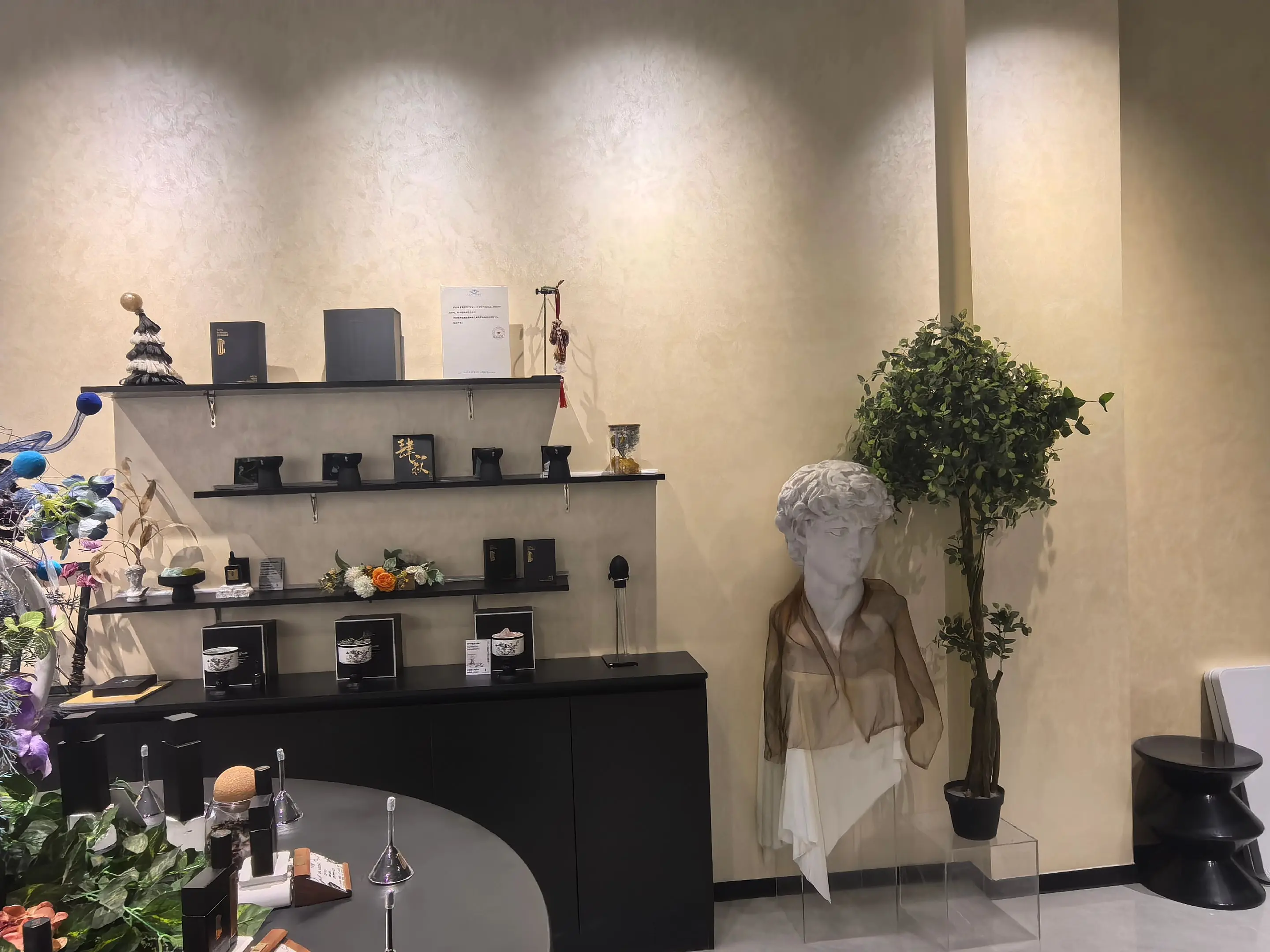 一家可以调香的diy香水店~超美😍超好闻
