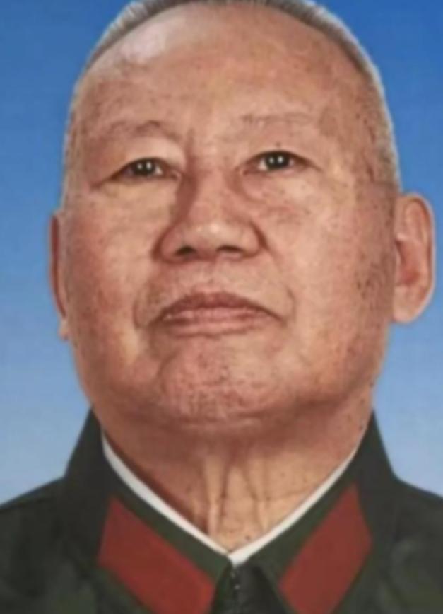 1978年，原空军副司令张积慧被撤职，被关了两年后，转业的他，到成都420厂当副