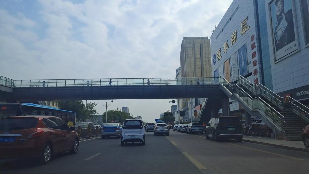东营市最尴尬的路，莫过于济南路


济南路作为东营市内道路，属于最忙碌的一条路，