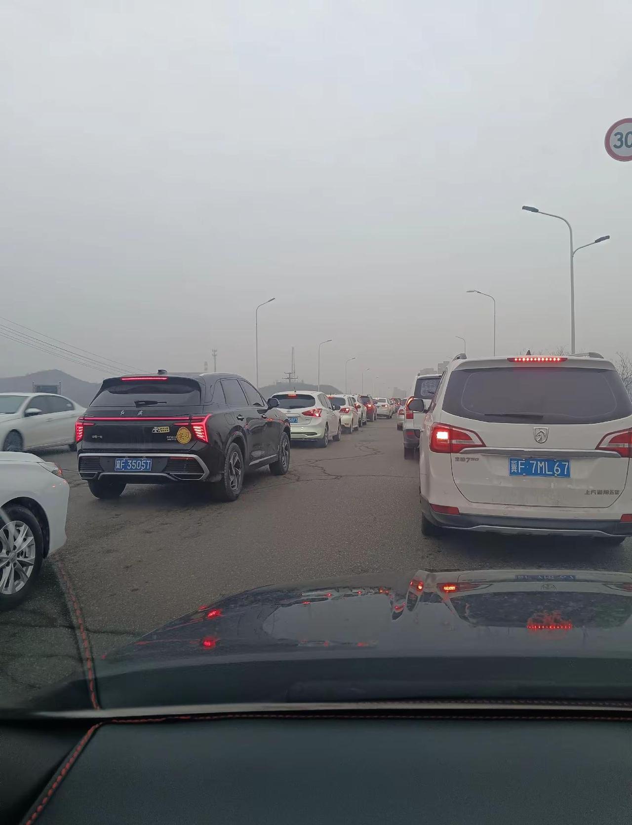 心情要好，生活要嗨！生活不一定很酷，但一定要有态度。格局打开，你会发现很多事情，