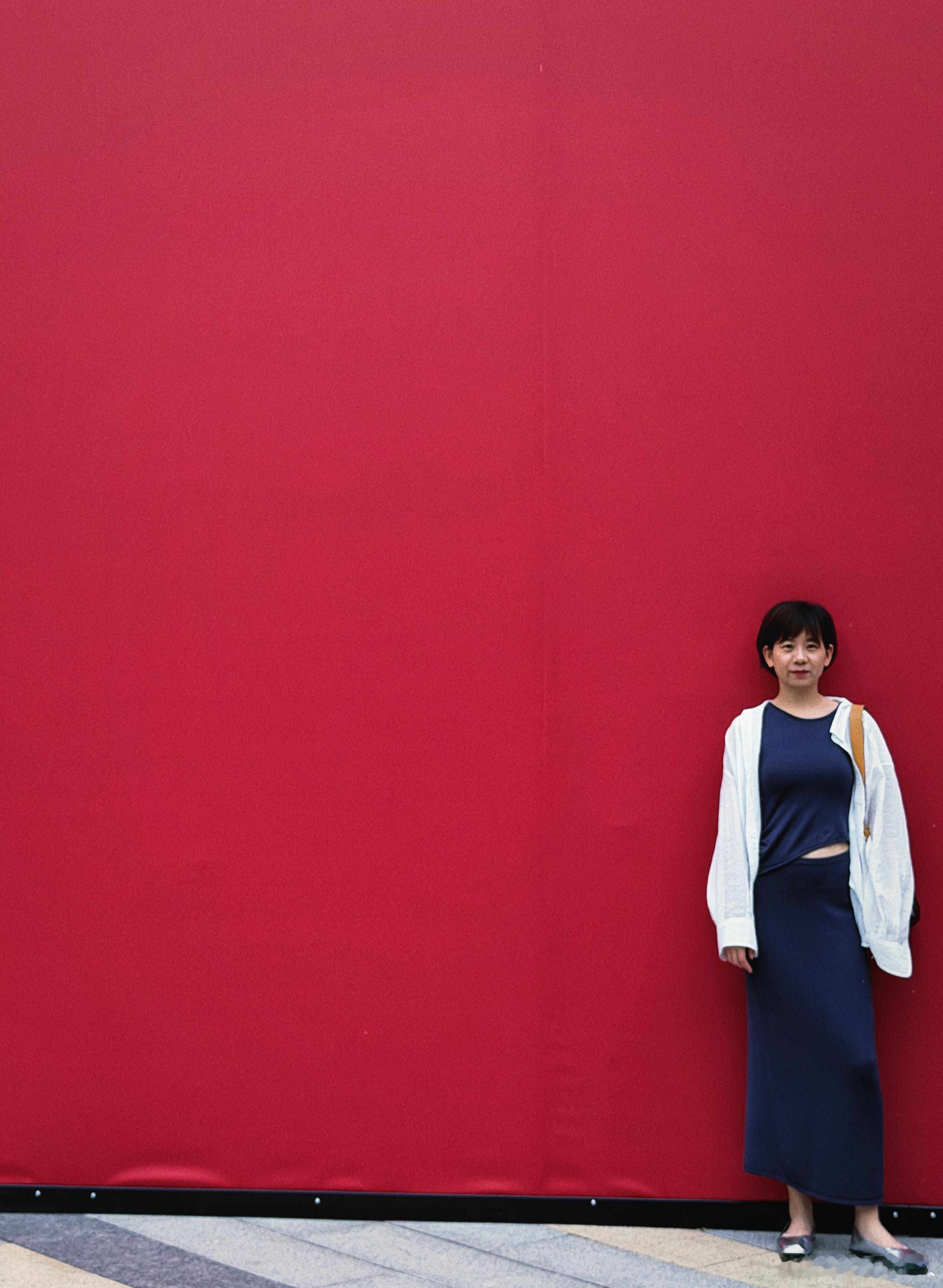 女儿拍照的速度就两秒人还没站定 