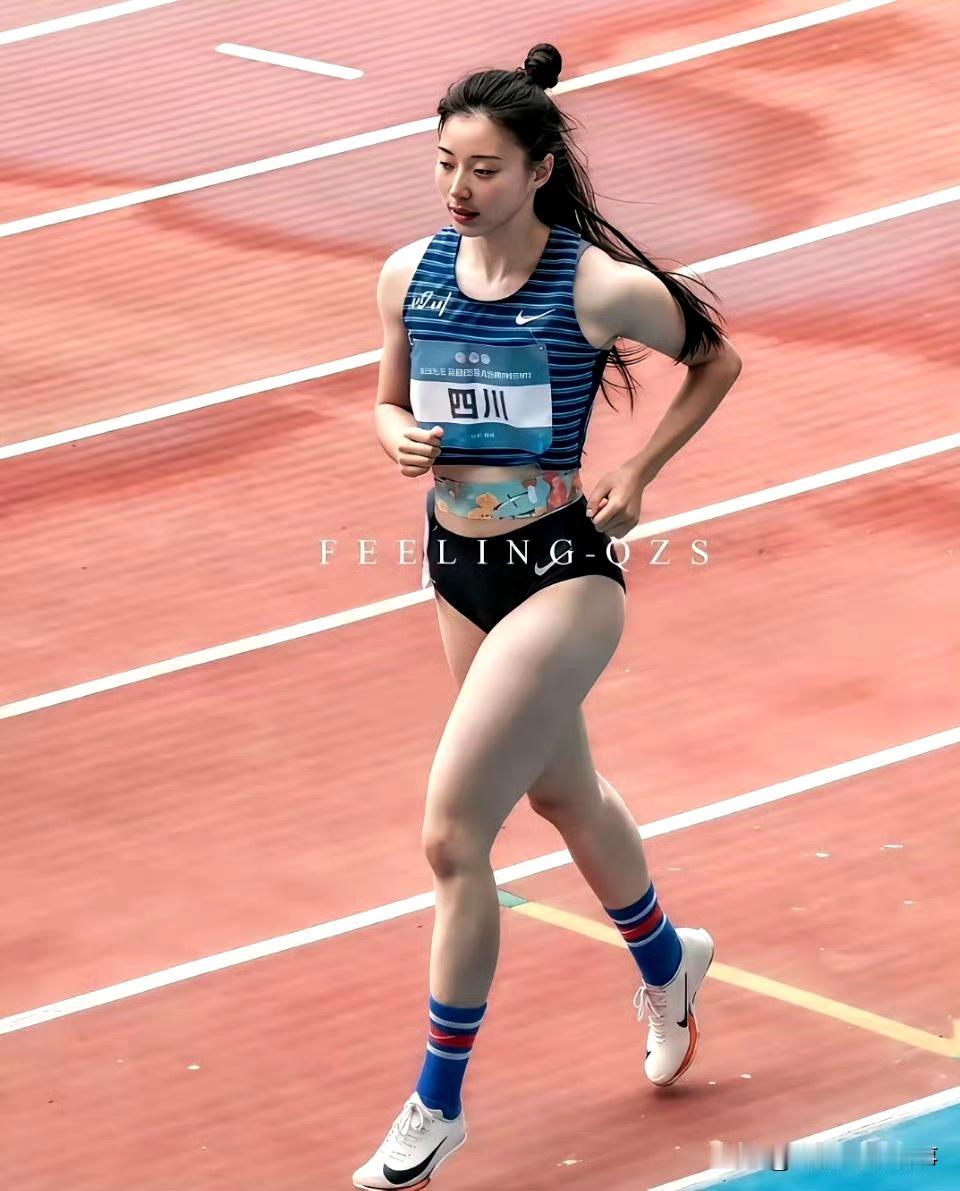 刘峡君：赛场闪电与北大才女的双重底色
 
20岁的刘峡君，是田径赛道的“甜酷闪电