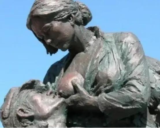 1941年，山东哑妇用乳汁救活了八路军庄新民。44年后，庄新民离休后去看望救命恩