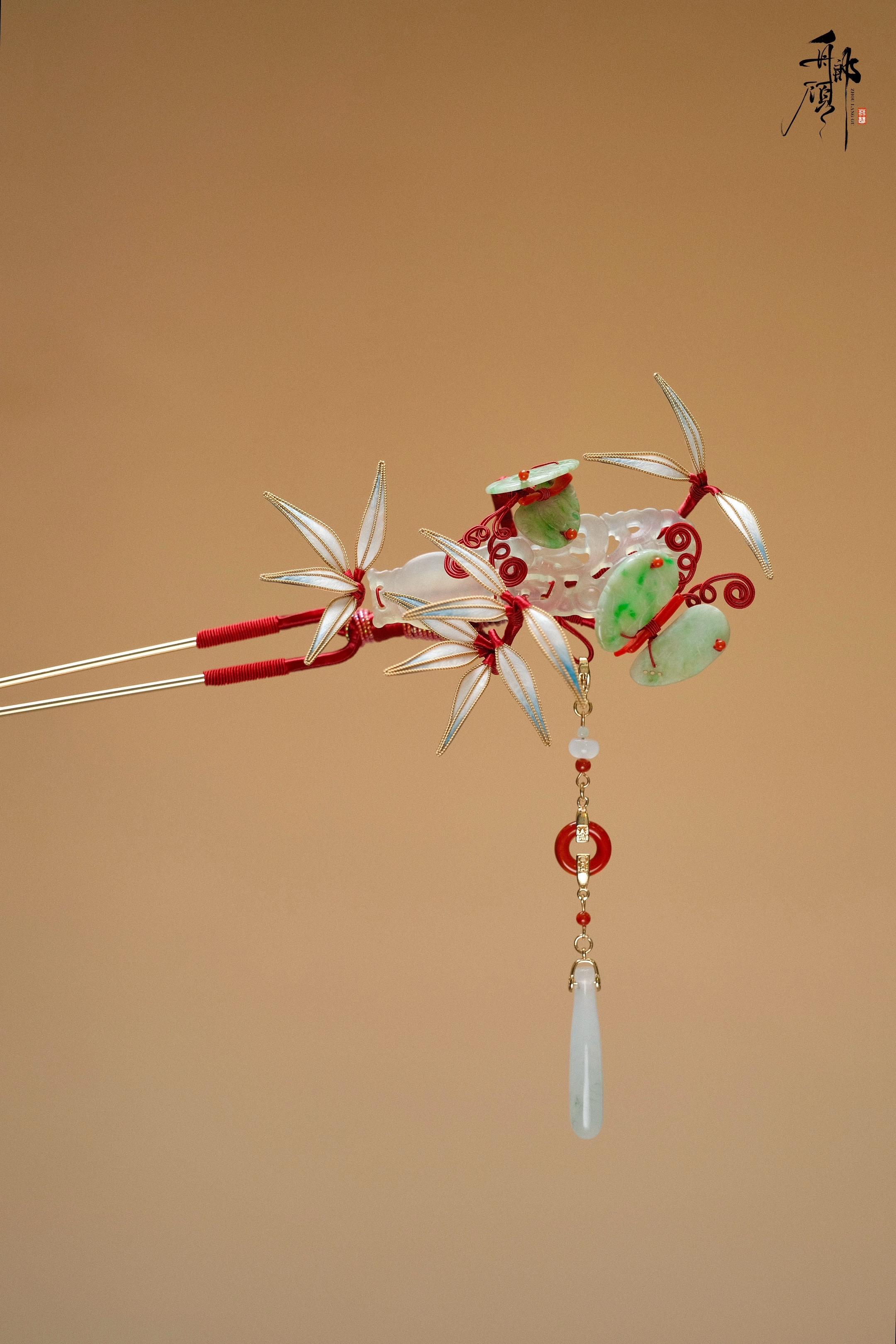 「 翠蝶栖玉 」。向上生长是竹，随风流转是蝶，道法自然是人间。不争不嗔...