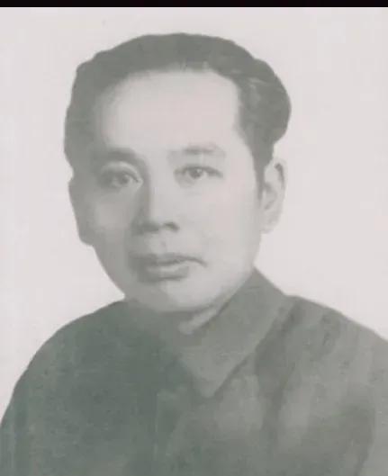 1929年，已经娶了两个妻子的张恨水爱上一位才女，这年冬天，北京琉璃厂的书铺里，