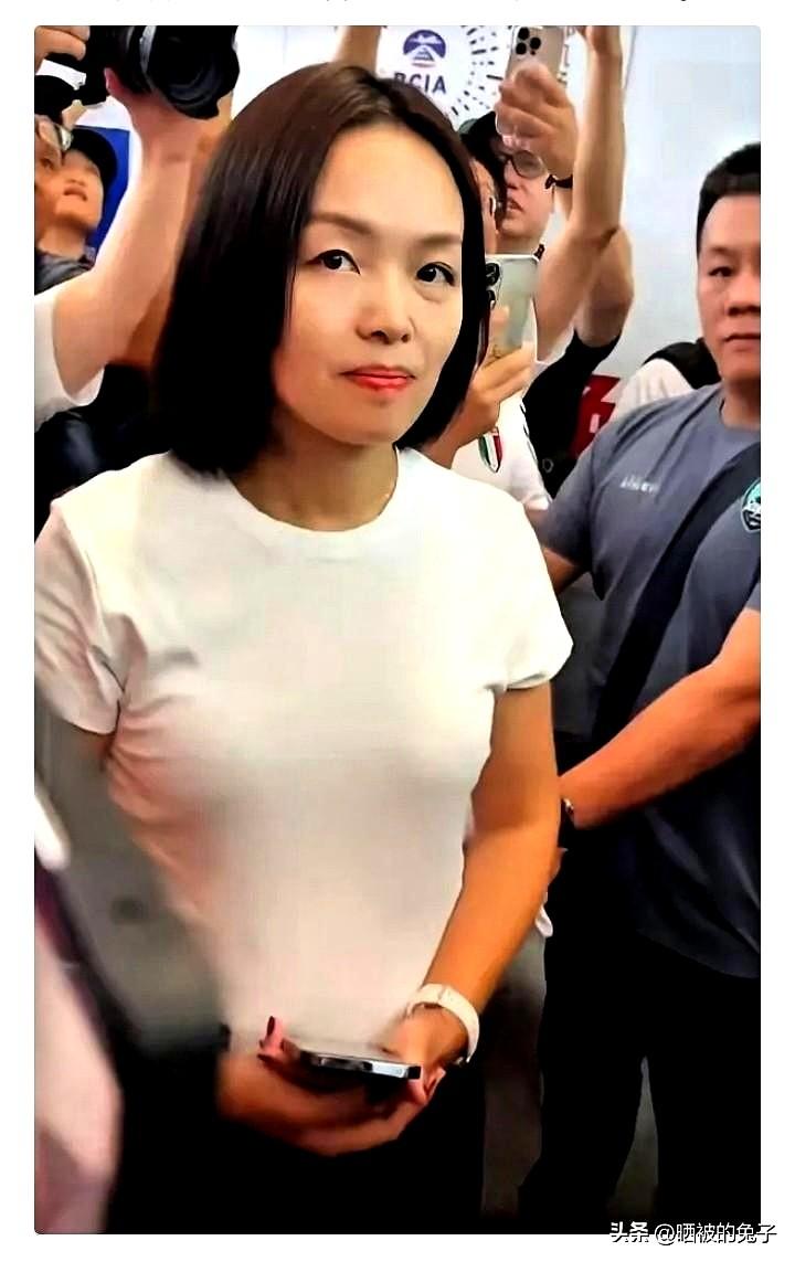 一支少年足球队在欧洲拿了冠军，真正引发热议的却不是胜负，而是钱从哪来、花到哪去。