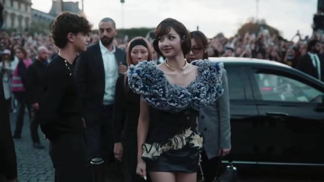 只知道 LISA 现正风华正茂 女王想做什么我都无条件支持
